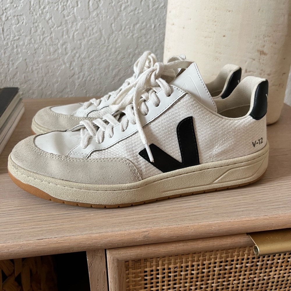 Women’s V-12 Vejas